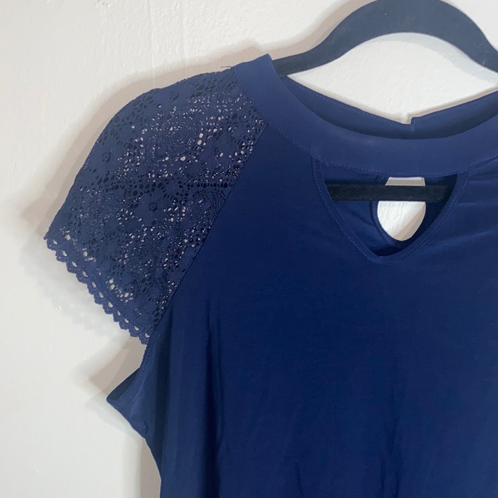 🪿Navy blue mainly polyester soft sleeveless top!